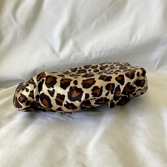 Leopard Print Satin Bonnet - Picture 3 of 4